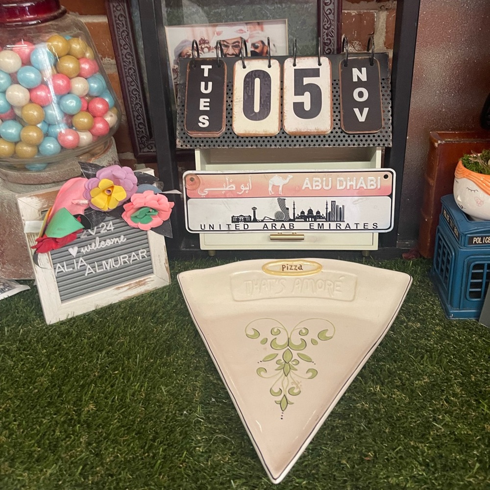 That’s Amore large ceramic pizza plate